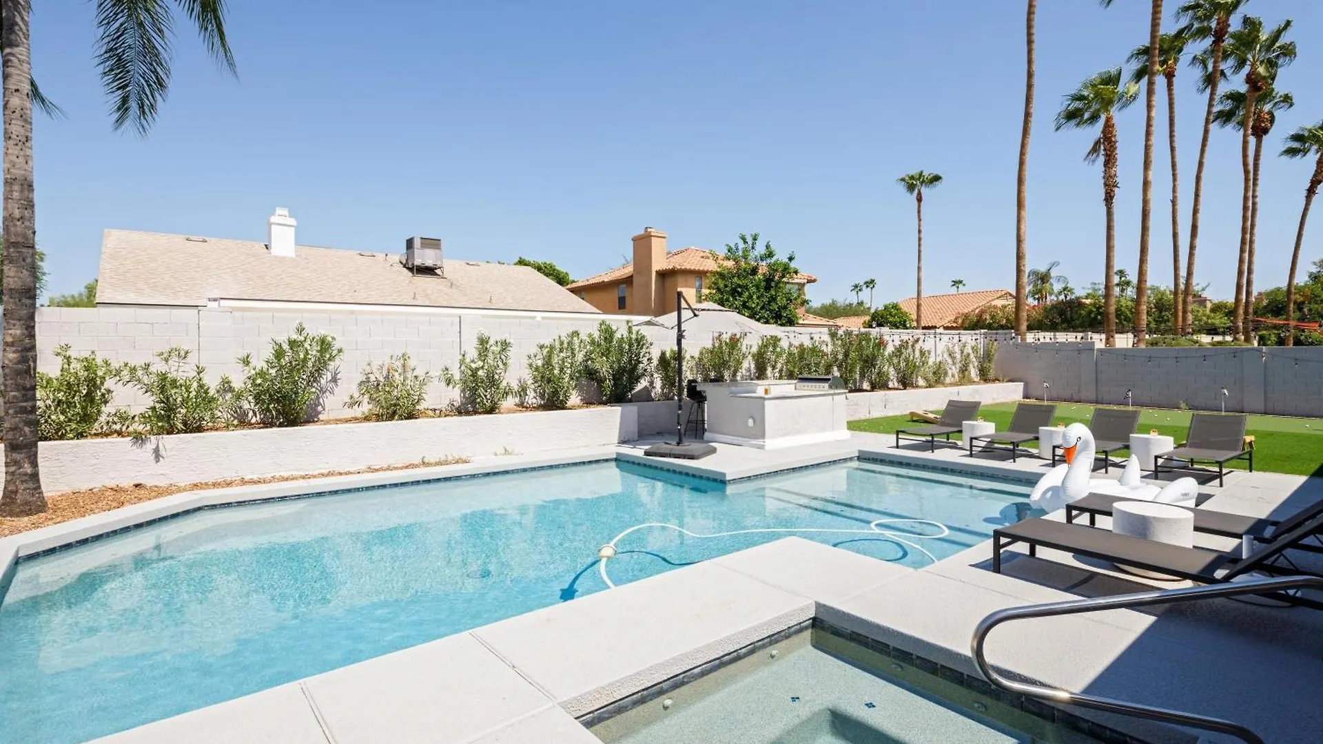Bohemian Resort-Pool, Spa, Golf, Bar, Bbq, &Games! Phoenix Tatil Evi